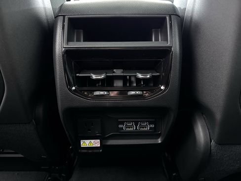 New 2025 Jeep Grand Cherokee Altitude image 40