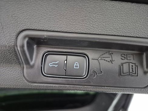 Used 2022 Ford Explorer XLT w/ Equipment Group 202A AWD/4WD image 33