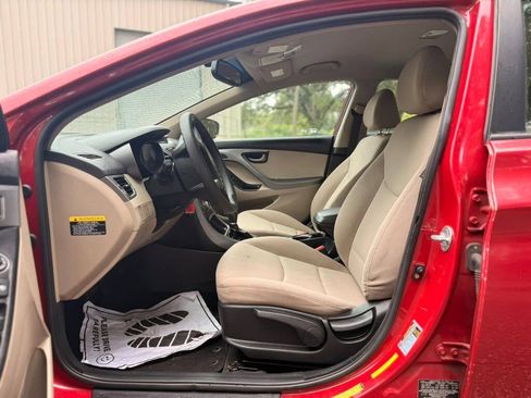 Used 2015 Hyundai Elantra SE FWD image 9