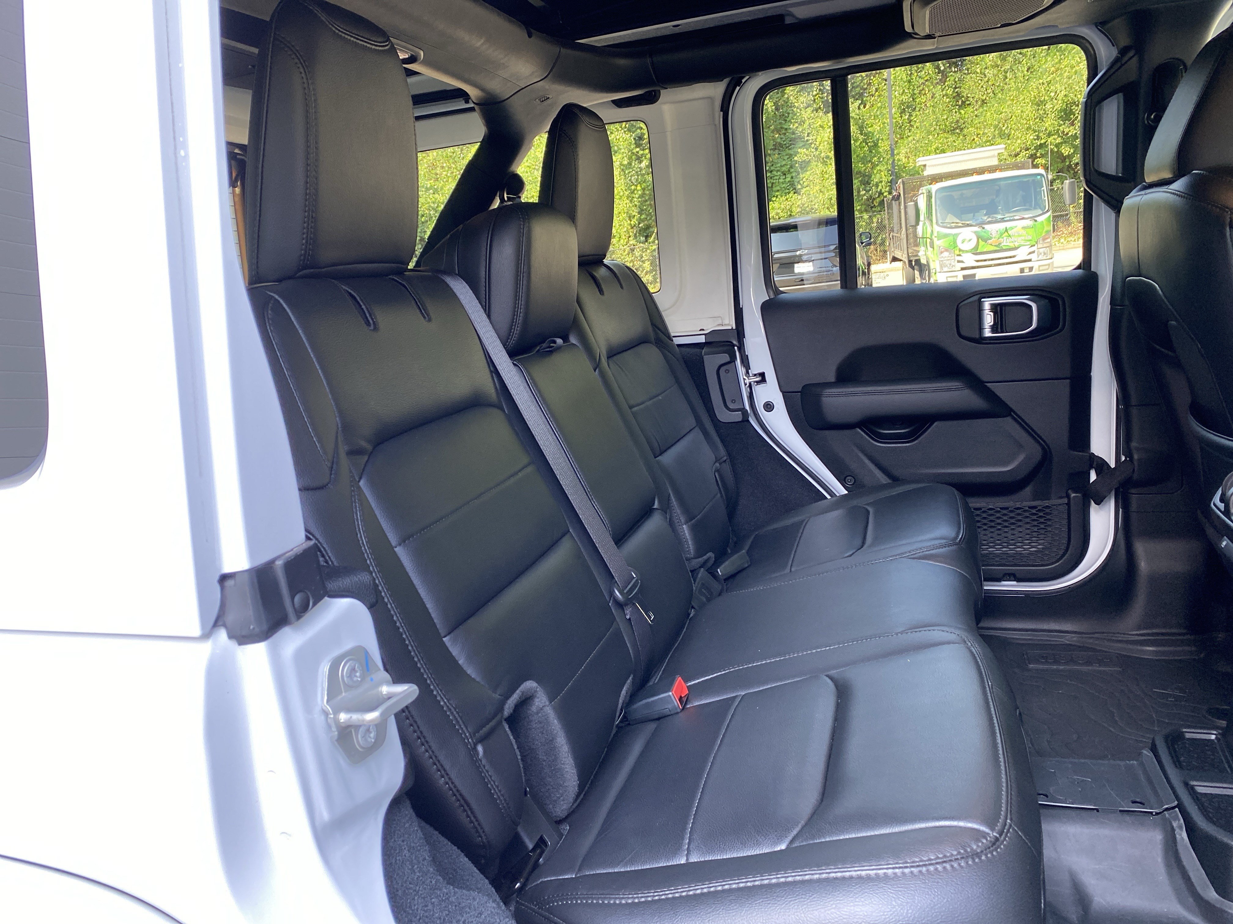 Used 2023 Jeep Wrangler Unlimited Sahara AWD/4WD image 35