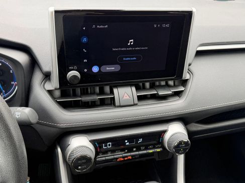 Used 2025 Toyota RAV4 LE AWD/4WD image 23