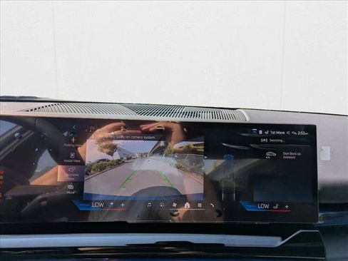 Used 2026 BMW i5 eDrive40 w/ M Sport Package AWD/4WD image 14