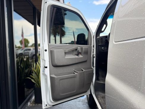 Used 2020 Chevrolet Express 2500 RWD image 21