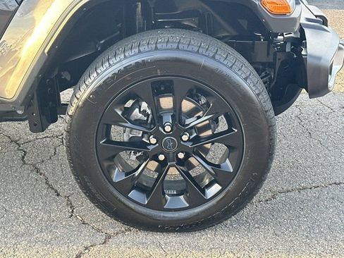 Certified 2025 Jeep Wrangler Unlimited Sahara w/ Safety Group image 12