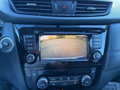 Used 2018 Nissan Rogue SV AWD/4WD image 15