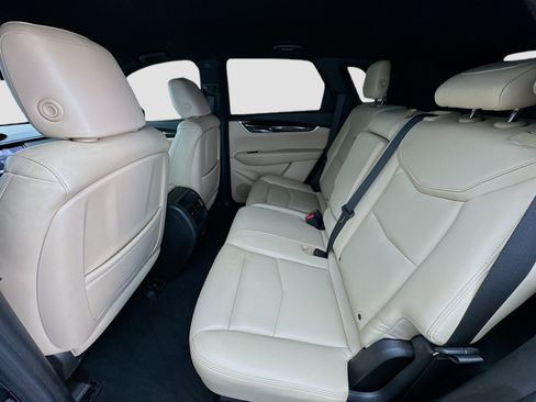 Used 2018 Cadillac XT5 FWD image 15