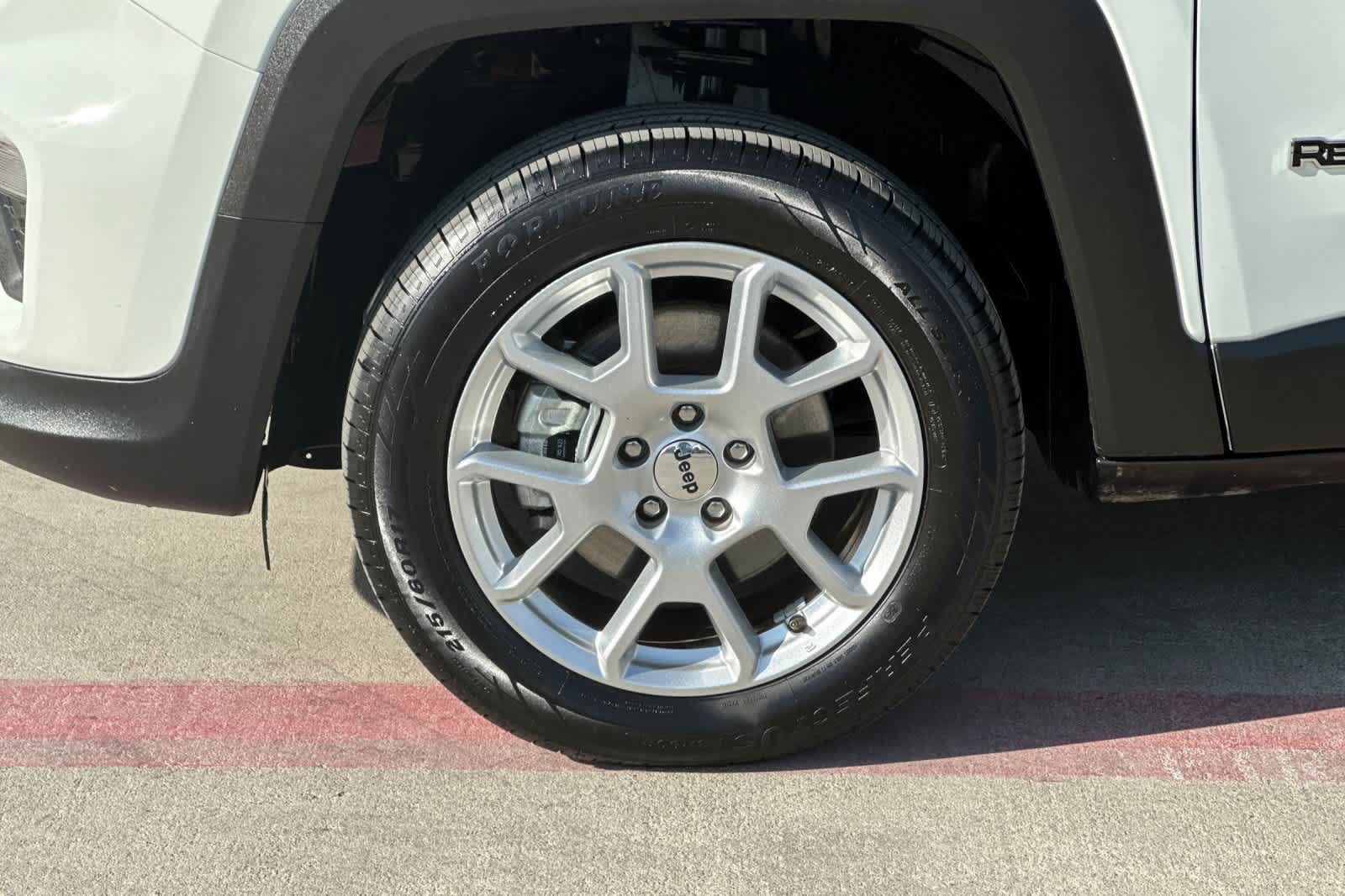 Used 2023 Jeep Renegade Latitude AWD/4WD image 35