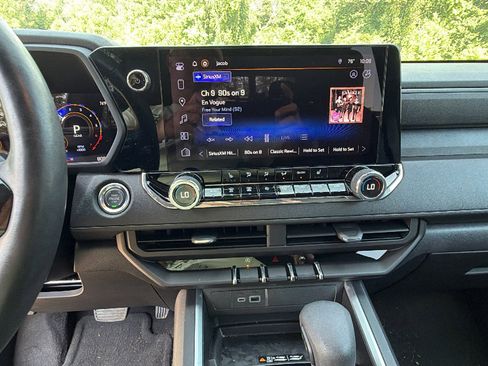 Used 2025 Chevrolet Colorado Trail Boss AWD/4WD image 31
