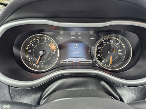 Used 2018 Jeep Cherokee Trailhawk AWD/4WD image 24