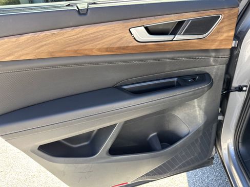 Used 2025 Volkswagen Atlas SE FWD image 22