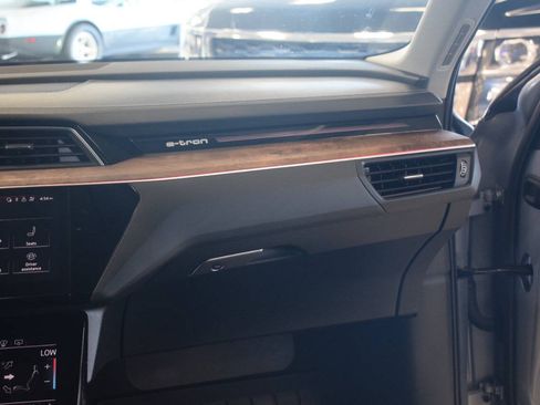 Used 2019 Audi e-tron Prestige w/ Prestige Package AWD/4WD image 48