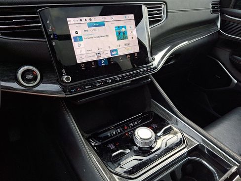 Used 2022 Jeep Wagoneer Series III w/ Premium Group I image 21