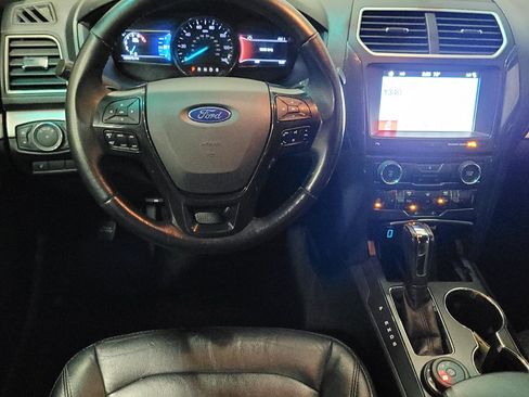 Used 2017 Ford Explorer XLT w/ Equipment Group 202A AWD/4WD image 22
