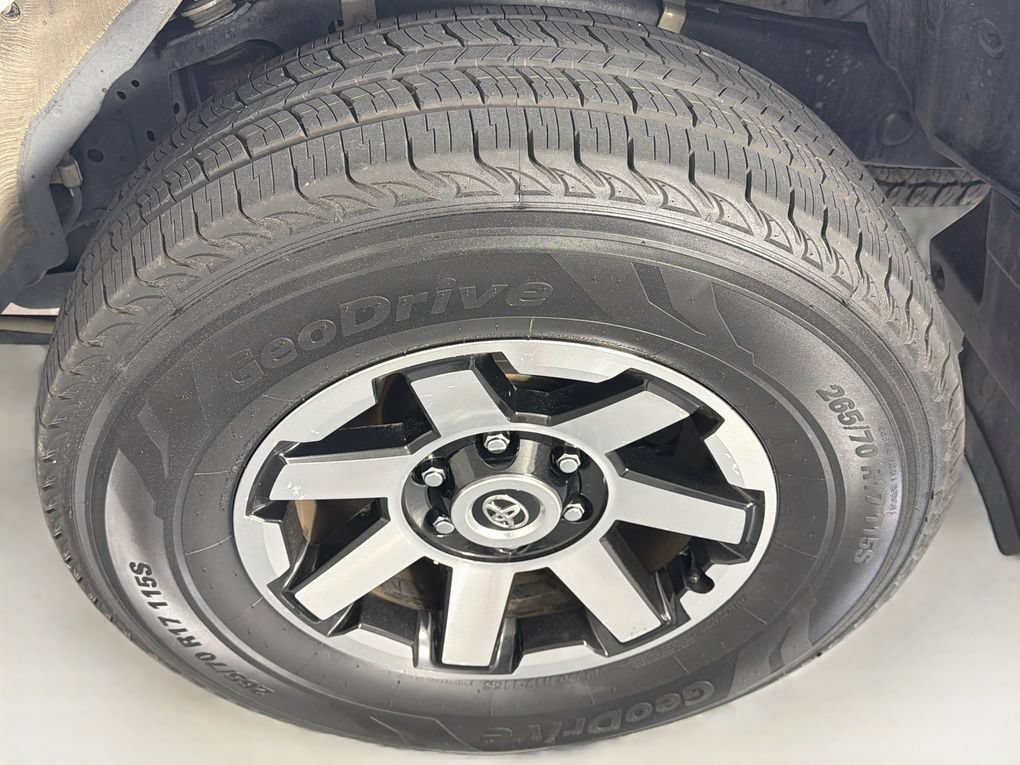 Used 2023 Toyota 4Runner TRD Off-Road Premium w/ Moonroof Package AWD/4WD image 32