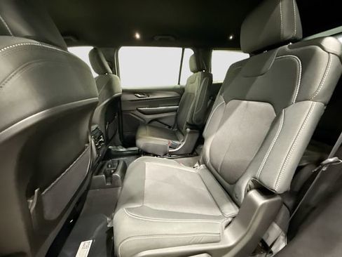 New 2025 Jeep Grand Cherokee L Laredo image 11