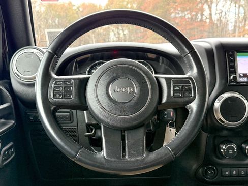 Used 2018 Jeep Wrangler Unlimited Rubicon w/ Connectivity Group image 37