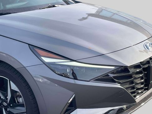 Used 2023 Hyundai Elantra Limited FWD image 9