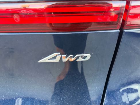 Used 2022 Genesis GV70 2.5T w/ Advanced Package AWD/4WD image 22