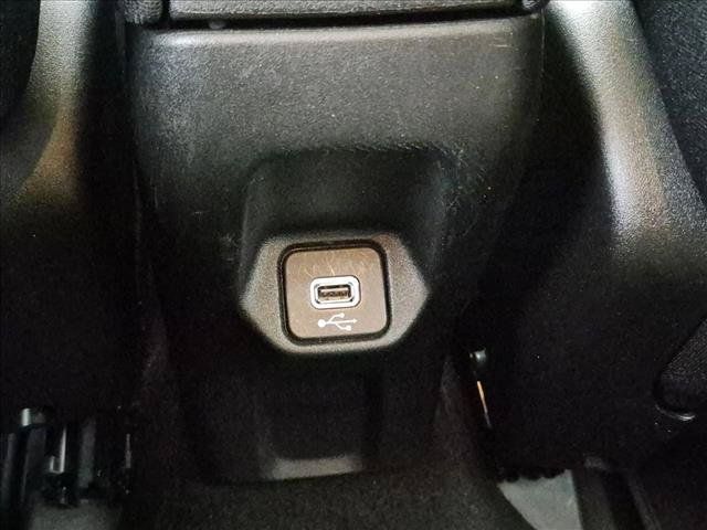 Used 2018 Jeep Renegade Latitude FWD image 15