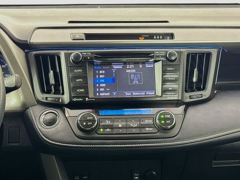 Used 2018 Toyota RAV4 XLE AWD/4WD image 25