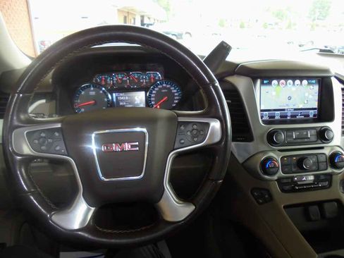 Used 2019 GMC Yukon SLT w/ Premium Edition image 6