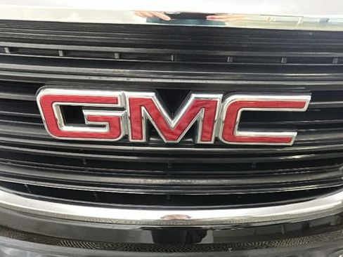 Used 2020 GMC Terrain SLE w/ Driver Convenience Package AWD/4WD image 8