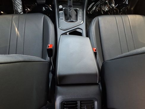 Certified 2022 Volkswagen Tiguan SE FWD image 25
