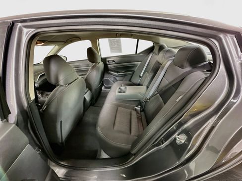 Used 2025 Nissan Altima 2.5 SV FWD image 25