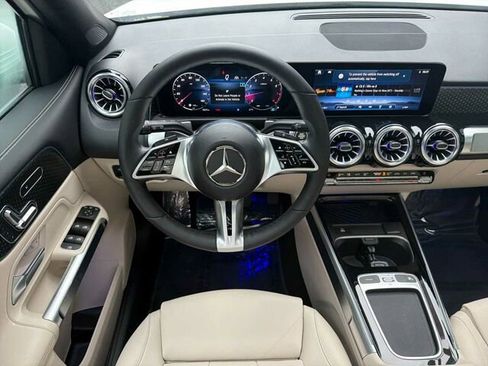 Certified 2024 Mercedes-Benz GLB 250 4MATIC image 18