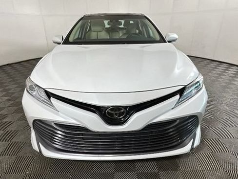 Used 2018 Toyota Camry XLE FWD image 7