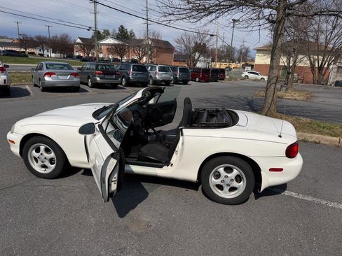 Used 1999 MAZDA MX-5 Miata image 10