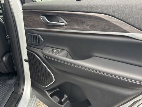 Used 2023 Jeep Grand Cherokee 30th Anniversary image 17