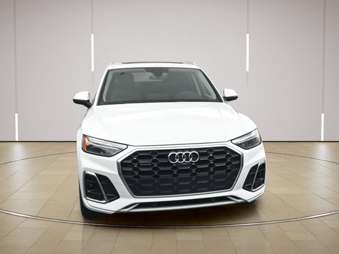 Used 2022 Audi Q5 2.0T Premium Plus AWD/4WD image 2