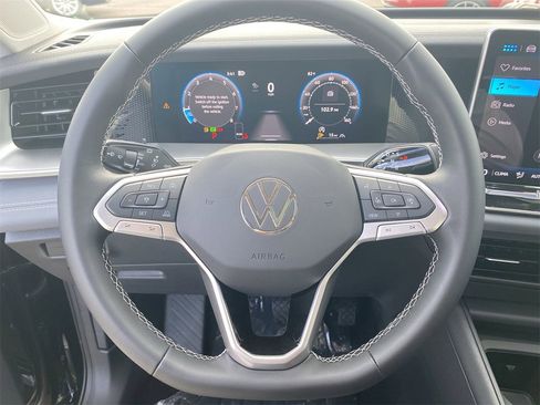 New 2025 Volkswagen Tiguan SE image 19