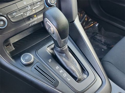 Used 2017 Ford Focus SE image 25