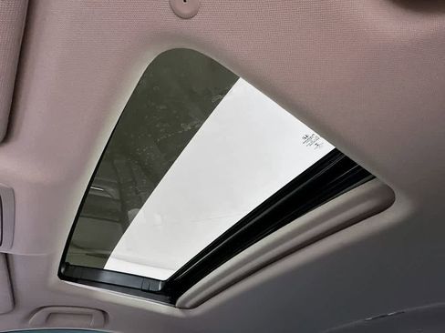 Used 2018 Honda Accord Touring image 32