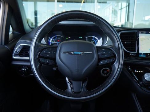 Used 2021 Chrysler Pacifica Limited w/ Uconnect Theater Family Group FWD image 17