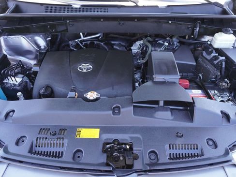 Used 2018 Toyota Highlander XLE FWD image 25