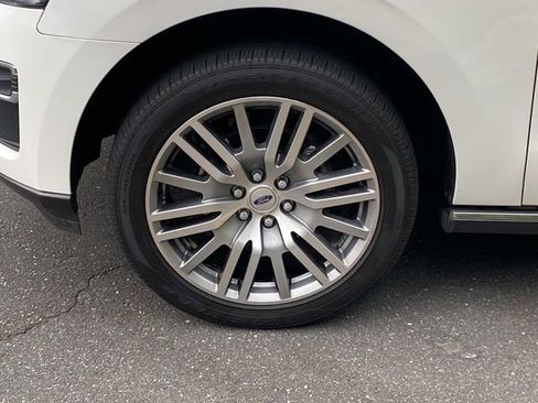 Used 2022 Ford Expedition Limited RWD image 6