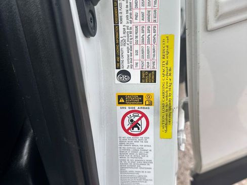 Used 2015 Toyota RAV4 LE FWD image 28