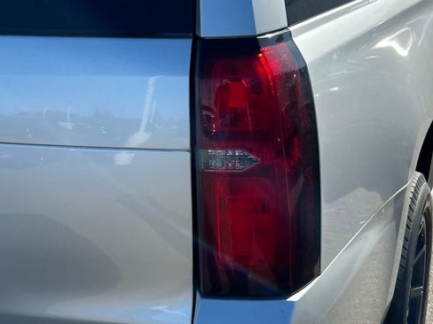 Used 2018 Chevrolet Suburban LT AWD/4WD image 18