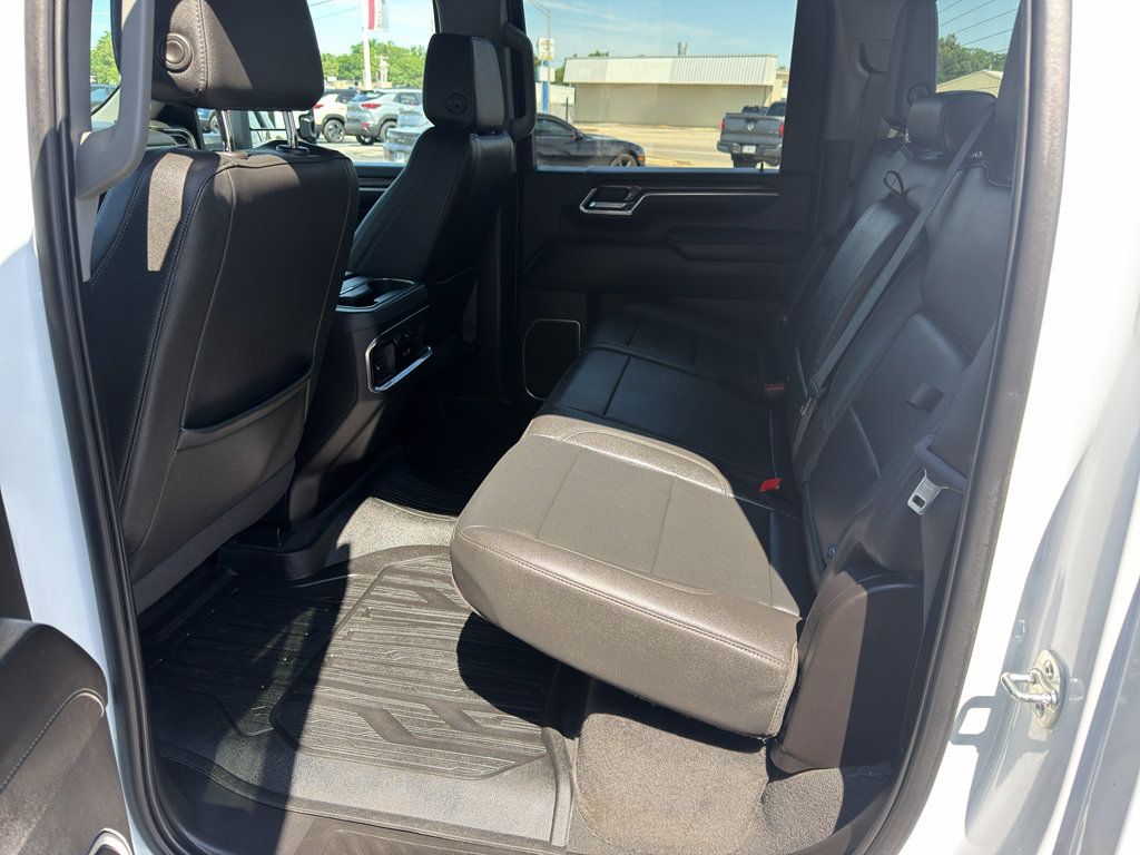 Used 2025 Chevrolet Silverado 3500 LTZ w/ LTZ Convenience Package AWD/4WD image 11