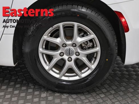 Used 2024 Chrysler Pacifica Touring-L FWD image 35