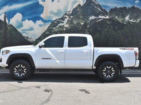 Certified 2022 Toyota Tacoma TRD Off-Road w/ Technology Package AWD/4WD image 7