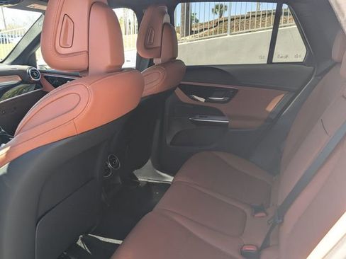 Used 2025 Mercedes-Benz GLC 350e 4MATIC image 12