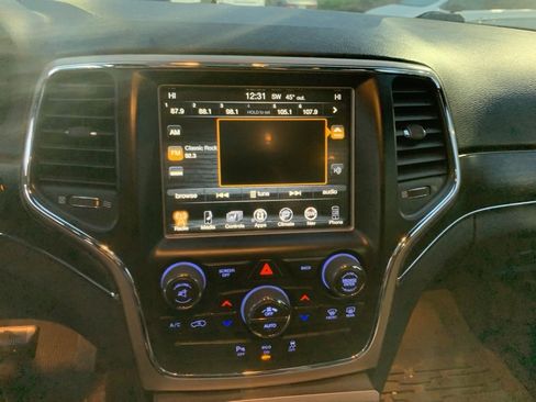Used 2014 Jeep Grand Cherokee Limited w/ Luxury Group II image 17