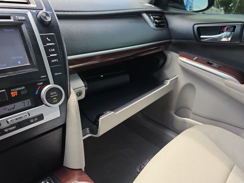 Used 2014 Toyota Camry XLE w/ Leather Package FWD image 28