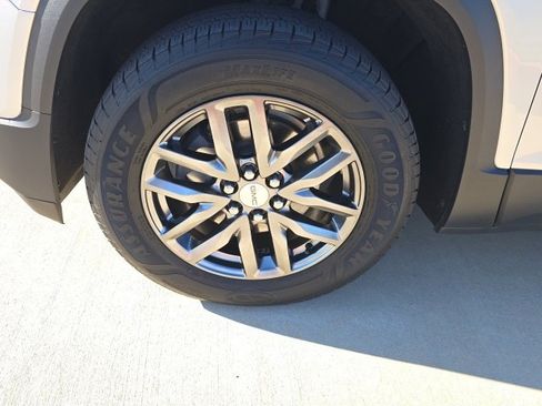 Used 2017 GMC Acadia SLT image 32