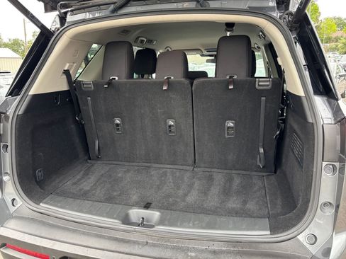 Used 2025 Nissan Pathfinder SV image 34