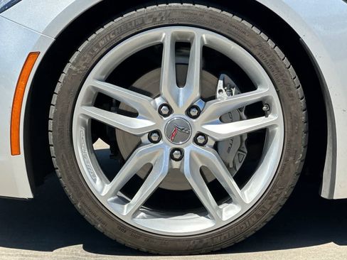 Used 2018 Chevrolet Corvette Stingray Coupe w/ 1LT RWD image 10